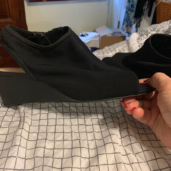 Black ellen Tracy wedges size 9. Brand new - Picture 7 of 7